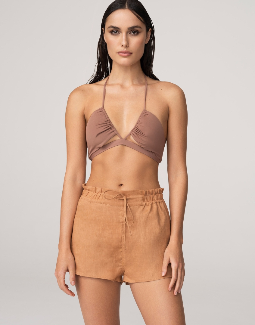 Бежевые шорты и бикини Бежевые шорты и бикини